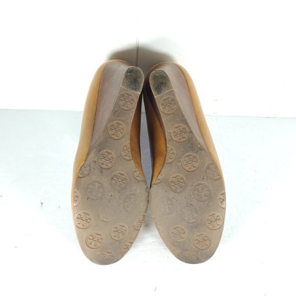 Tory Burch Women’s Sally US7,5M Brown Leather Logo Closed Toe Wedge Pumps Shoes - Picture 10 of 16